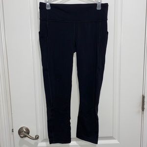 Lululemon cropped mid-calf black leggings size 6